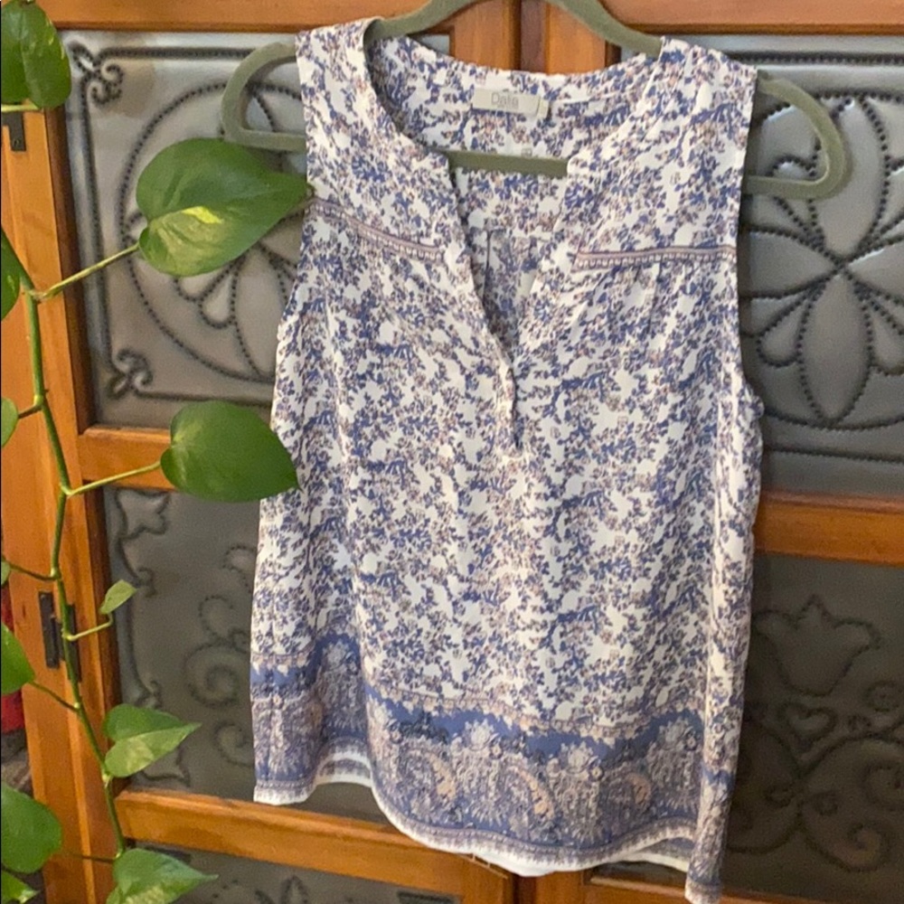 2/$10- Dalia- Sleeveless Blouse Split V Neck Tank